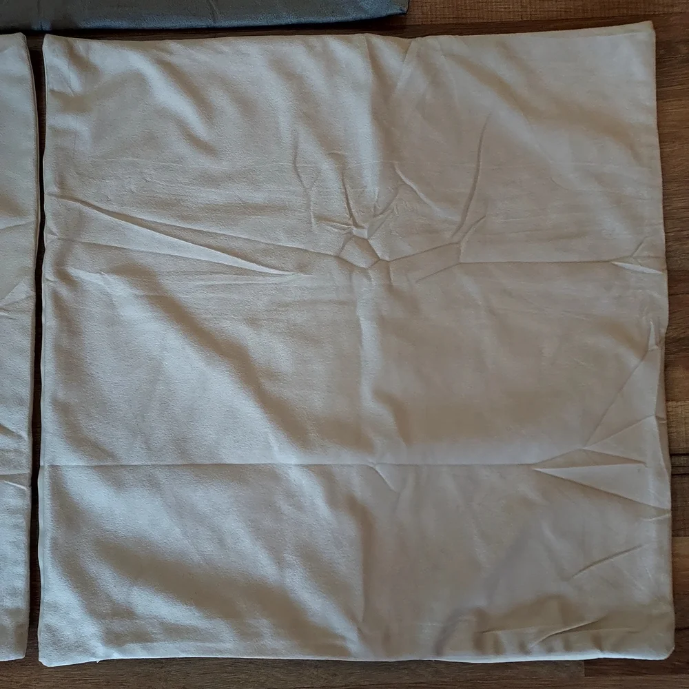 Total Of Three 18×18 Halloween Themed Zip Up Pillow Covers 2 Hocus Pocus 1 Boo